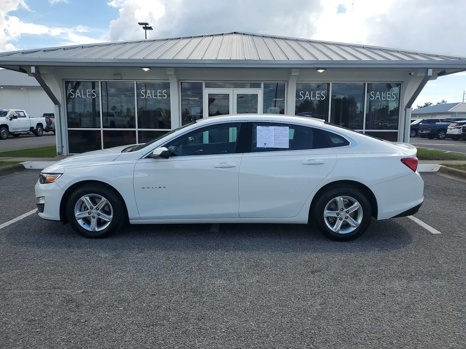 Used 2024 Summit White Chevrolet FL image 2
