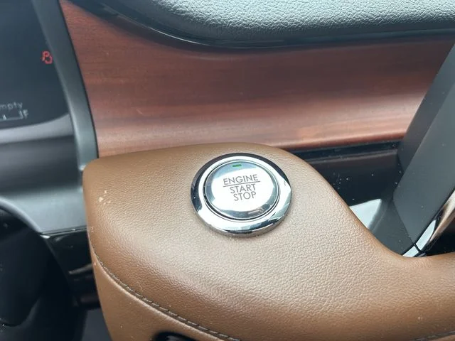 Used 2020 Red Lincoln Reserve image 32