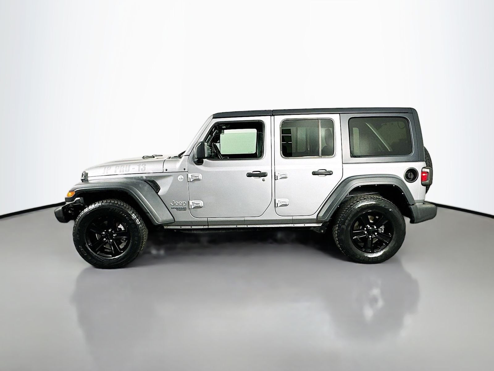 Used 2020 Billet Silver Metallic Clearcoat Jeep Unlimited Sport S image 4