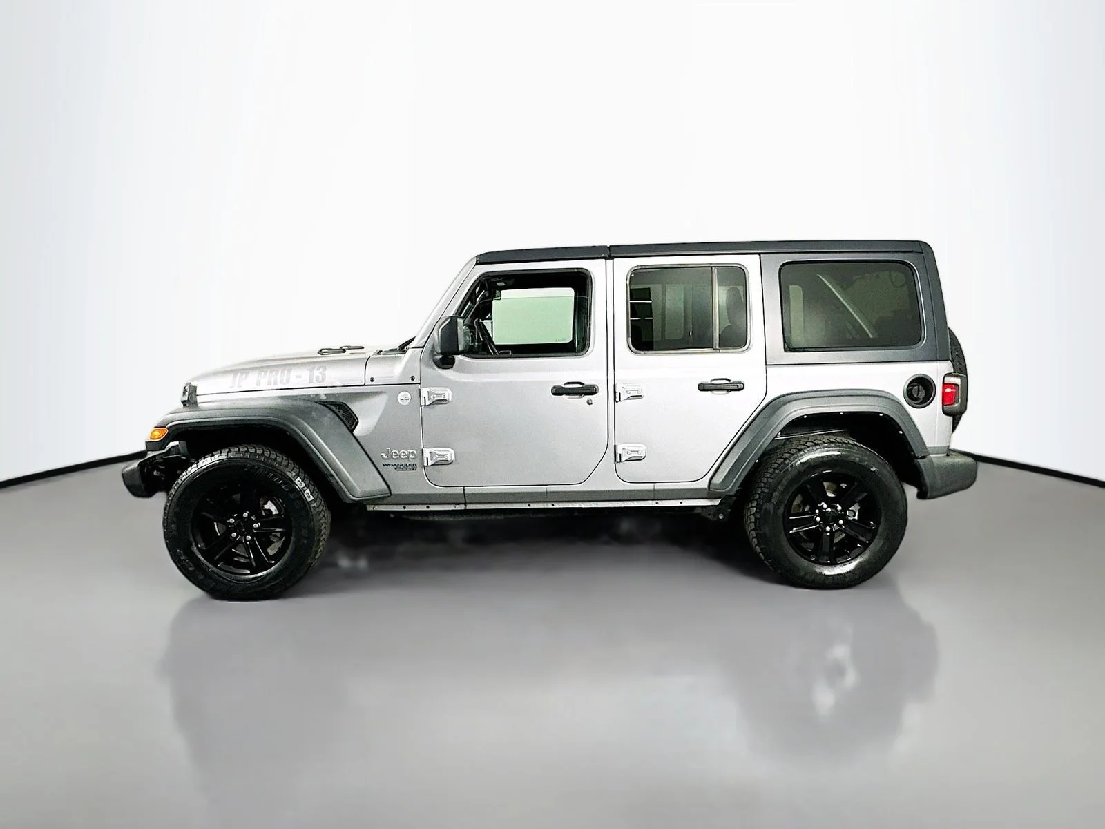 Used 2020 Billet Silver Metallic Clearcoat Jeep Unlimited Sport S image 4