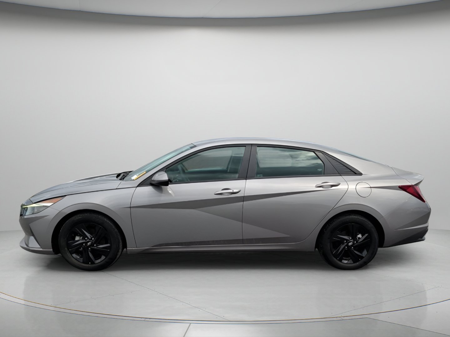 Used 2023 Fluid Metal Hyundai SEL image 4