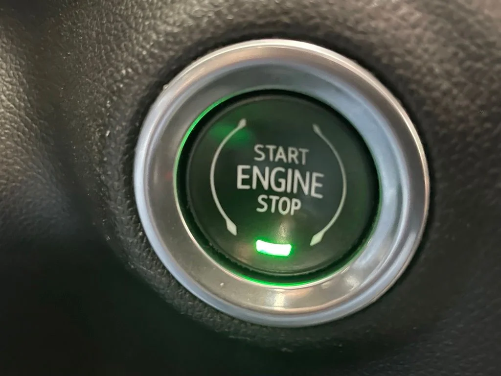 Used 2021 White GMC Denali image 39