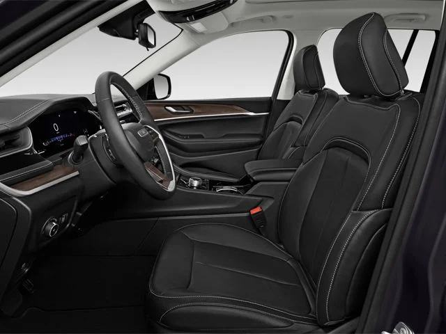 Used 2024 Diamond Black Crystal Pearlcoat Jeep Laredo image 10