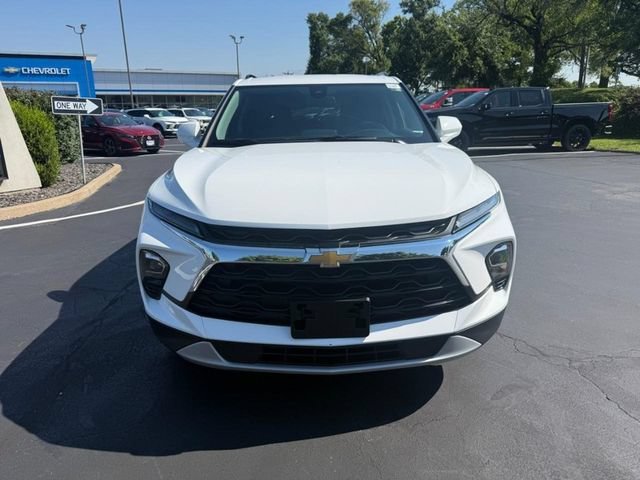 Used 2024 Summit White Chevrolet 2LT image 9
