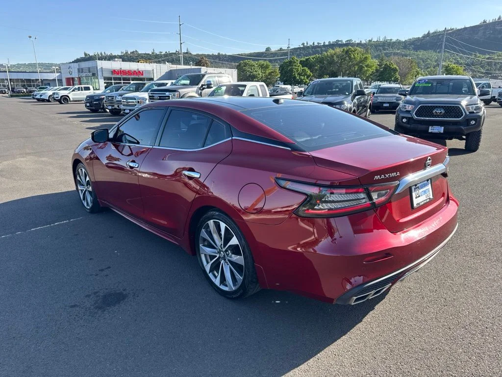 Used 2022 Scarlet Ember Nissan Platinum image 5