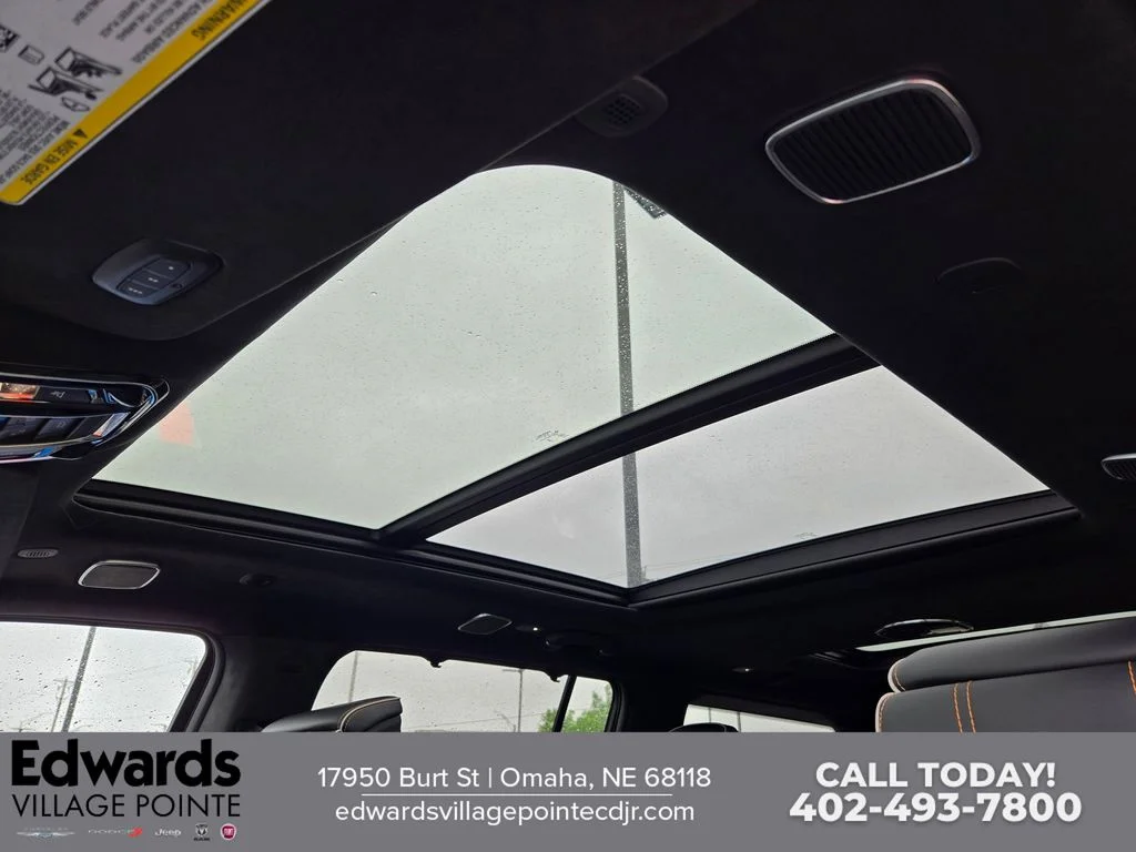 New 2026 Bright White Clear-Coat Exterior Paint Jeep Summit Reserve image 25