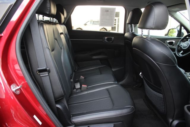 Used 2022 Red Kia S image 32