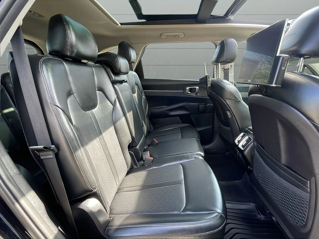 Used 2022 Black Kia S image 14