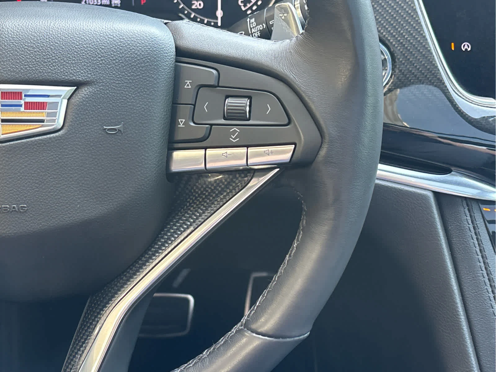 Used 2024 Argent Silver Metallic Cadillac Sport image 21