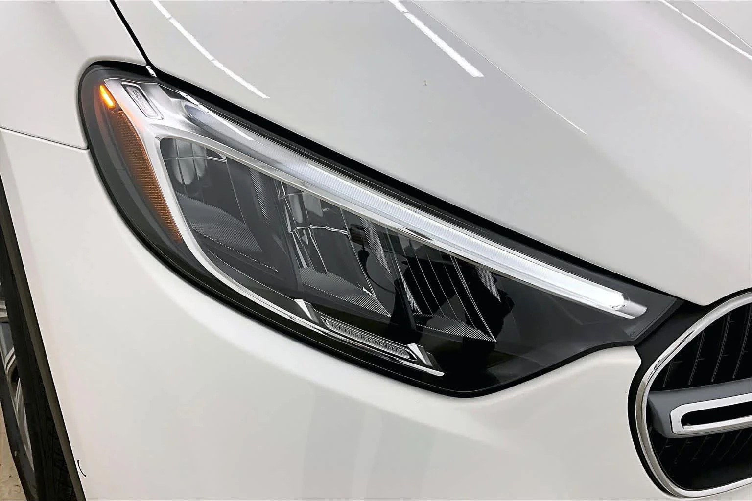 New 2026 Polar White Mercedes-Benz GLC 300 image 13