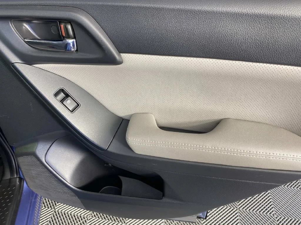 Used 2015 Quartz Blue Subaru 2.5i Limited image 23