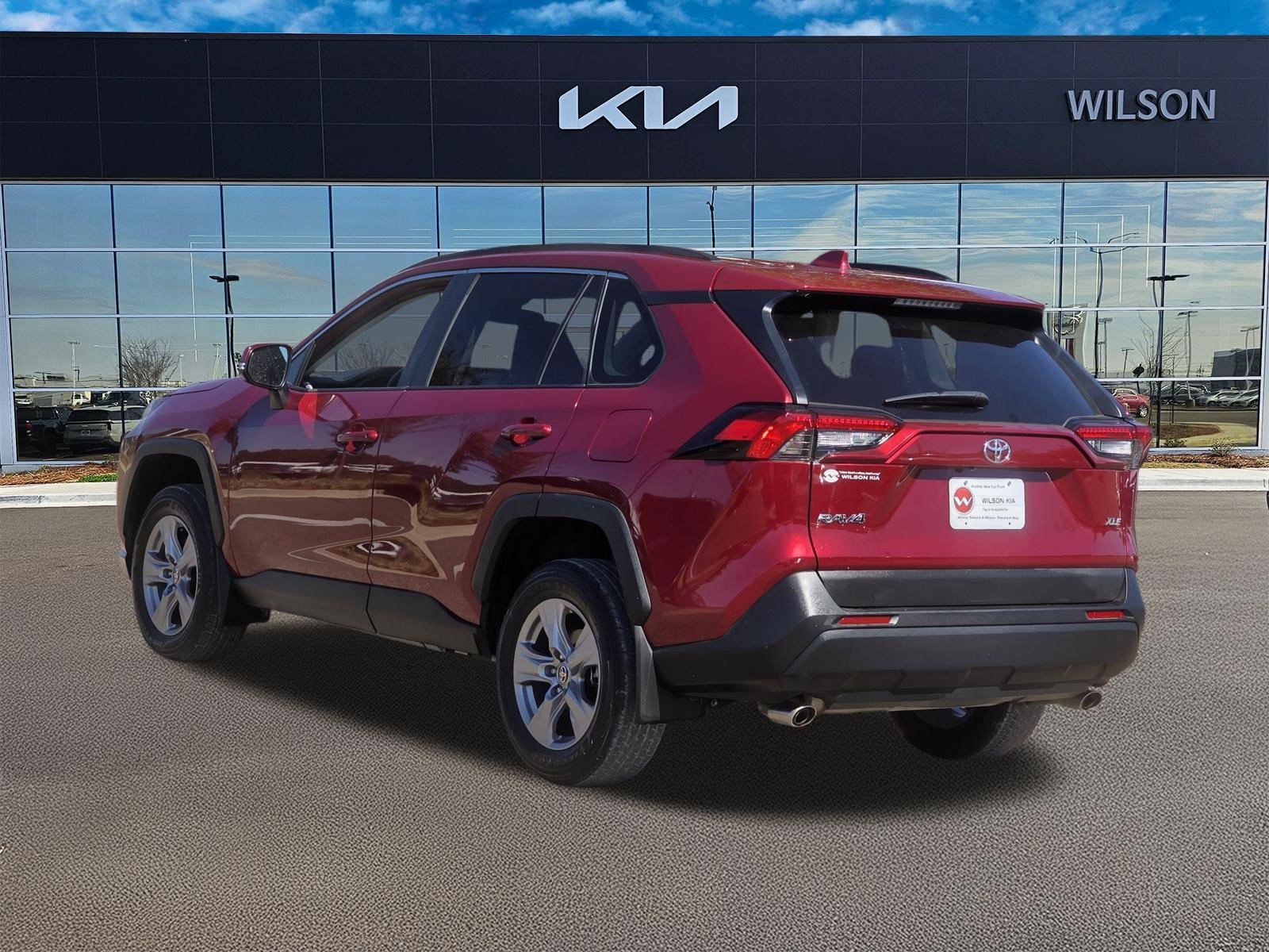Used 2025 Ruby Flare Pearl Toyota XLE image 6