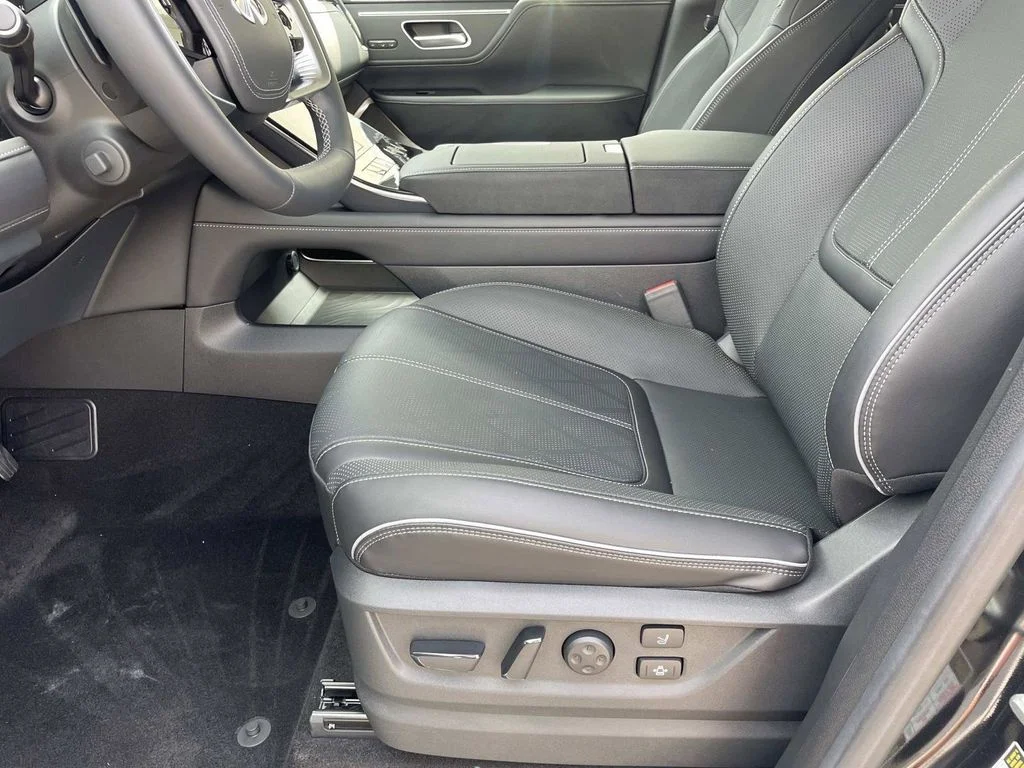 Used 2025 Black INFINITI SENSORY image 17