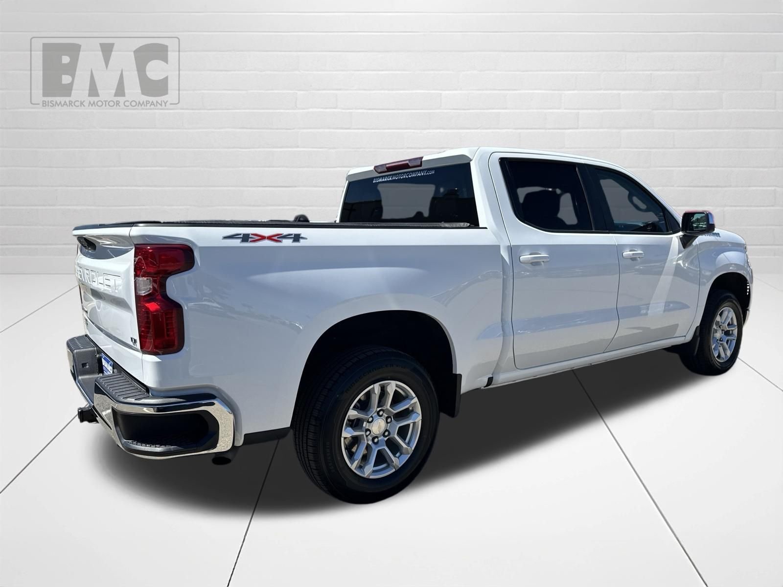 Used 2024 White Chevrolet LT image 3