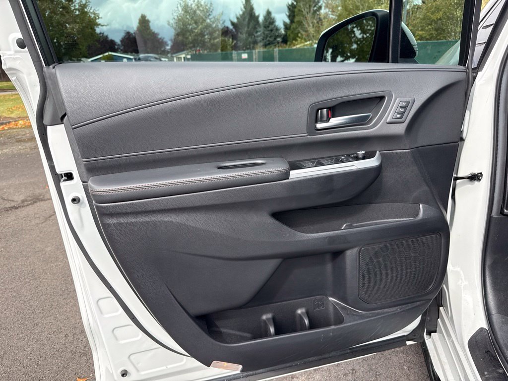 Used 2025 Wind Chill Pearl Toyota Platinum image 20
