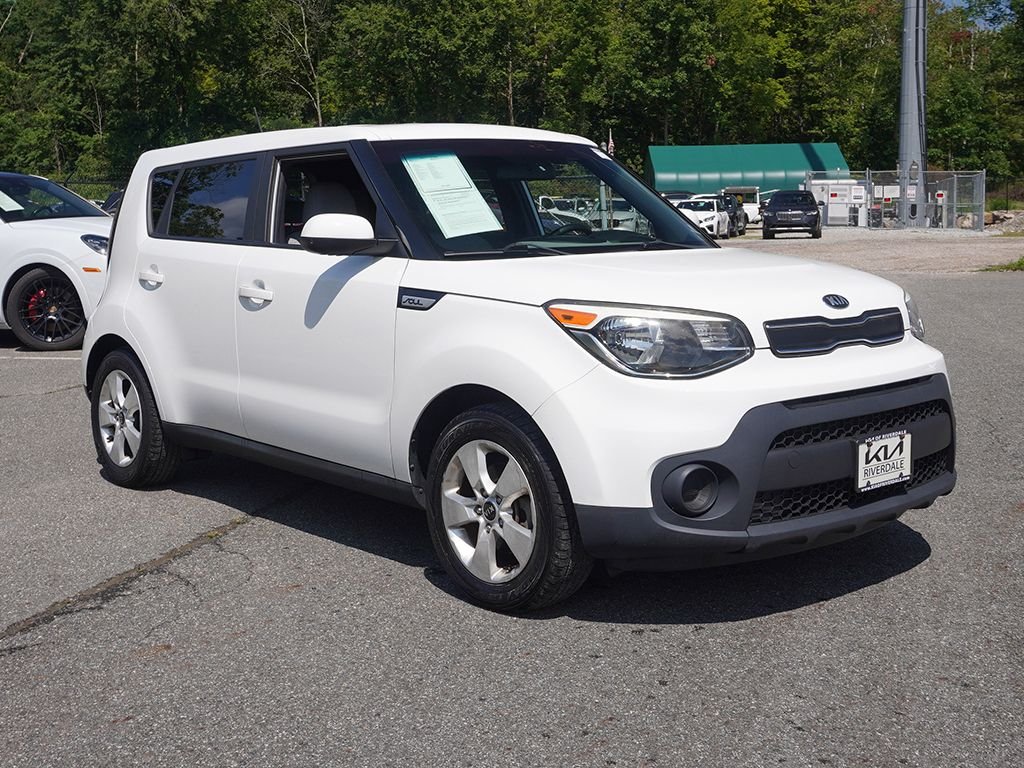 Used 2018 White Kia Base image 38