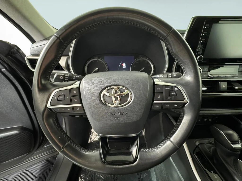 Used 2021 Magnetic Gray Metallic Toyota XLE image 28