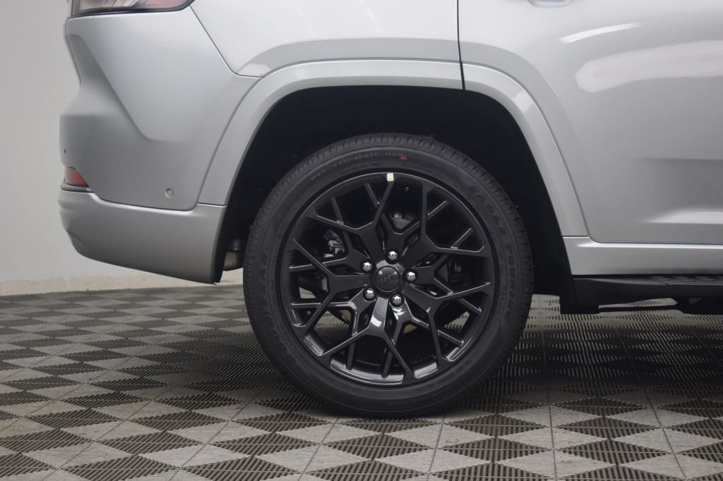 New 2026 Silver Zynith Exterior Paint Jeep Summit image 10