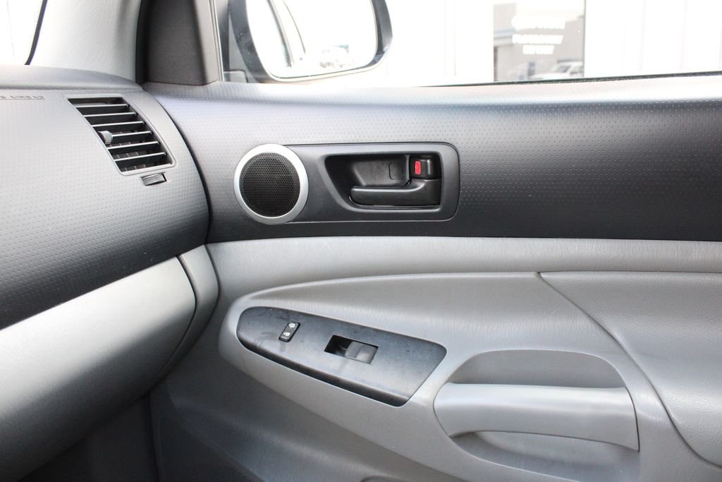 Used 2015 Pyrite Mica Toyota Base image 19
