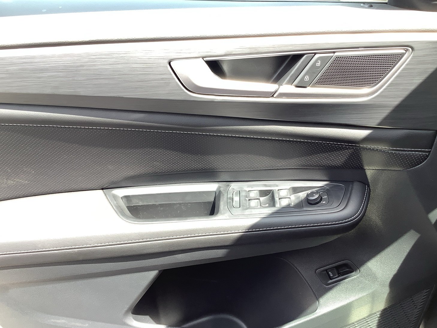 New 2026 PURE GRAY Volkswagen 2.0T SE w/Technology image 28