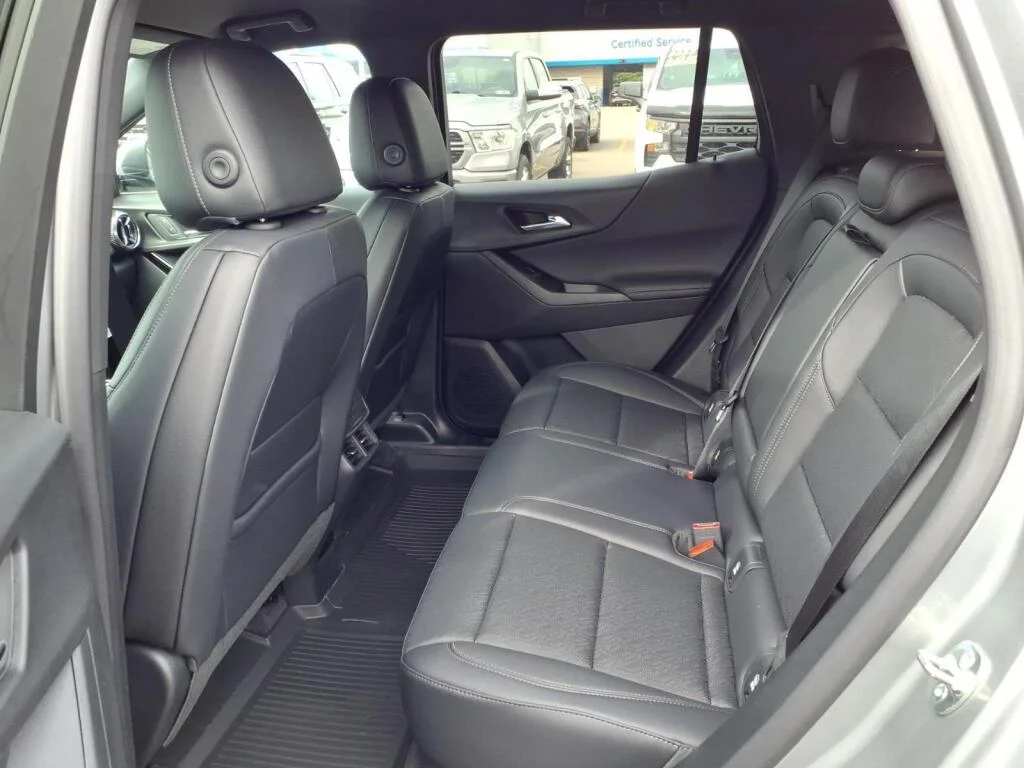 New 2027 Sterling Gray Metallic Chevrolet AWD LT image 6