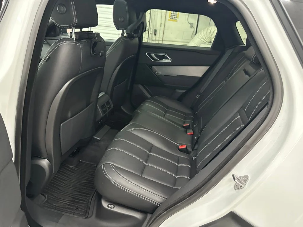Used 2023 White Land Rover R-Dynamic S MHEV image 23