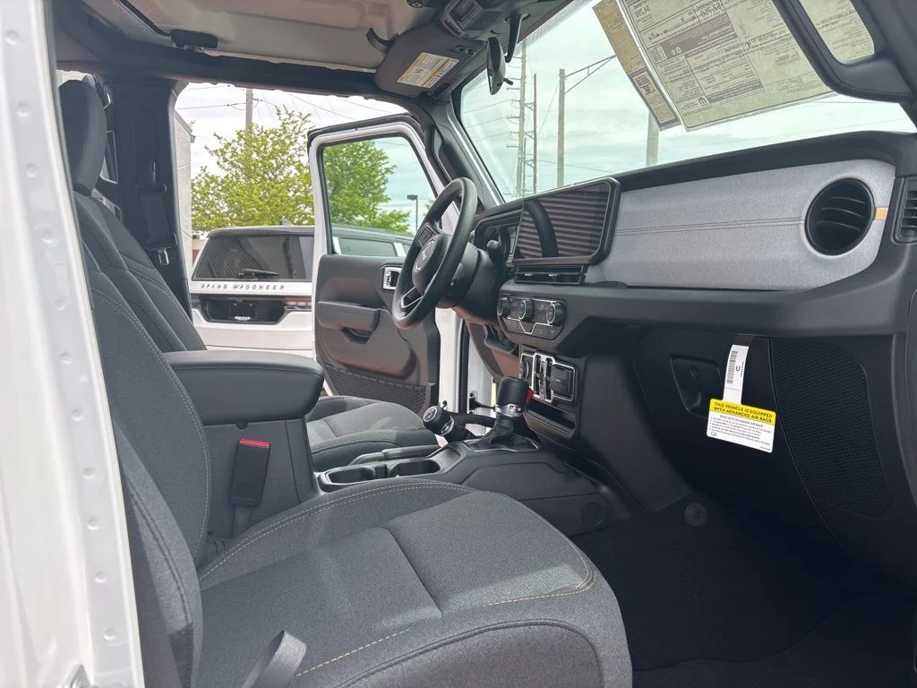 2025 Jeep Gladiator Nighthawk - Photo 10