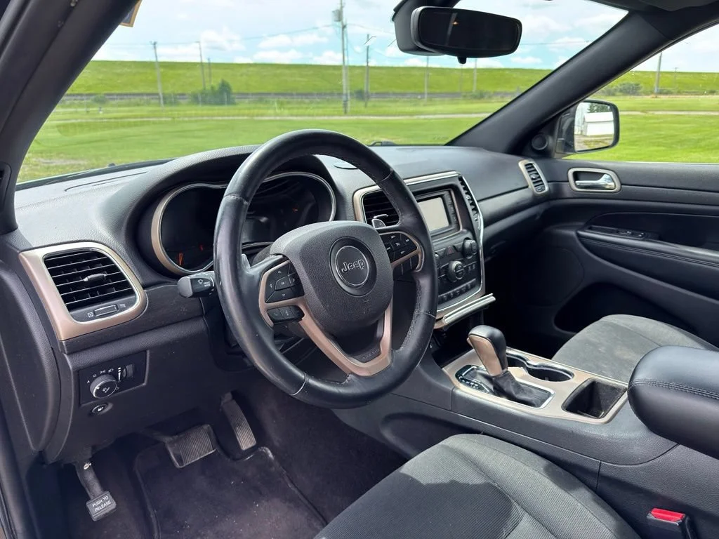Used 2017 Black Jeep Laredo image 21