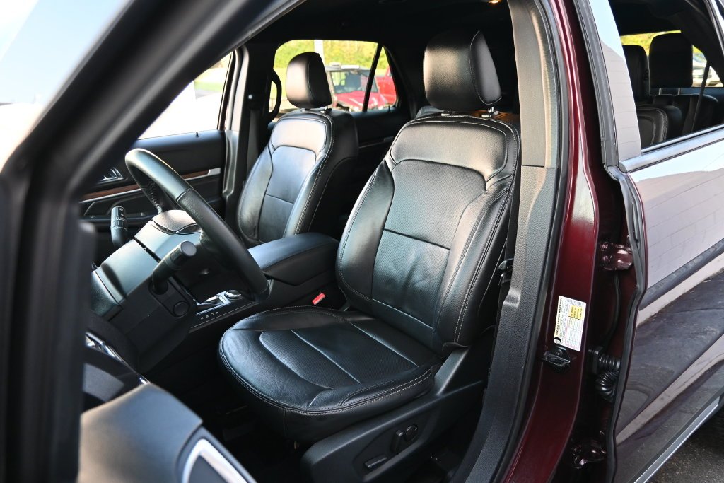 Used 2019 Burgundy Ford Limited image 21