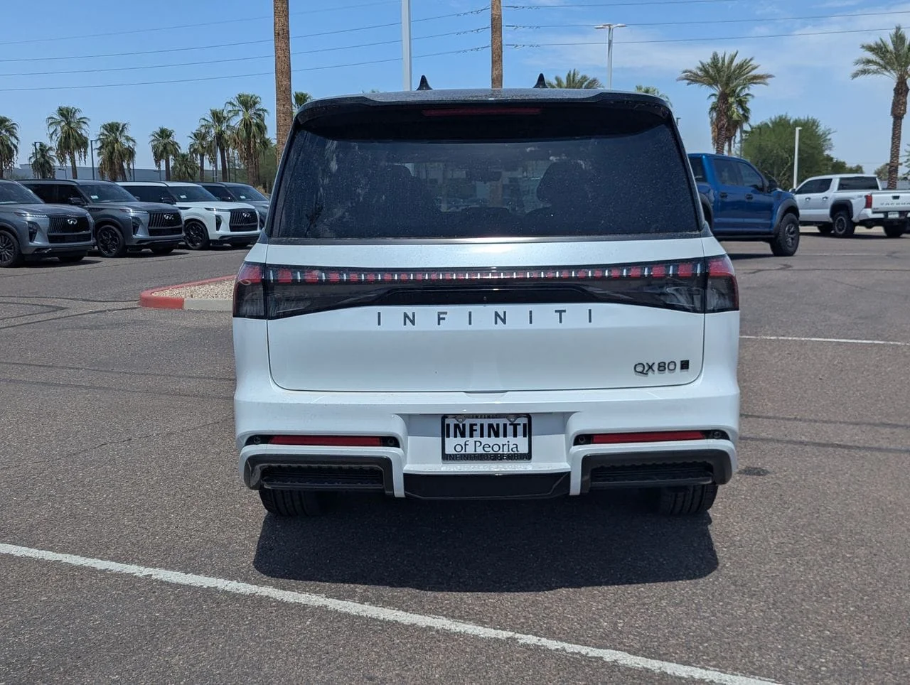 New 2027 2T RADIANT WHIT INFINITI Autograph 4WD image 4