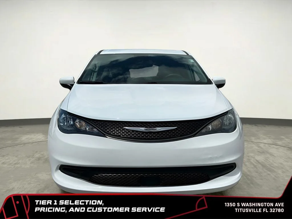 Used 2023 White Chrysler LX image 9