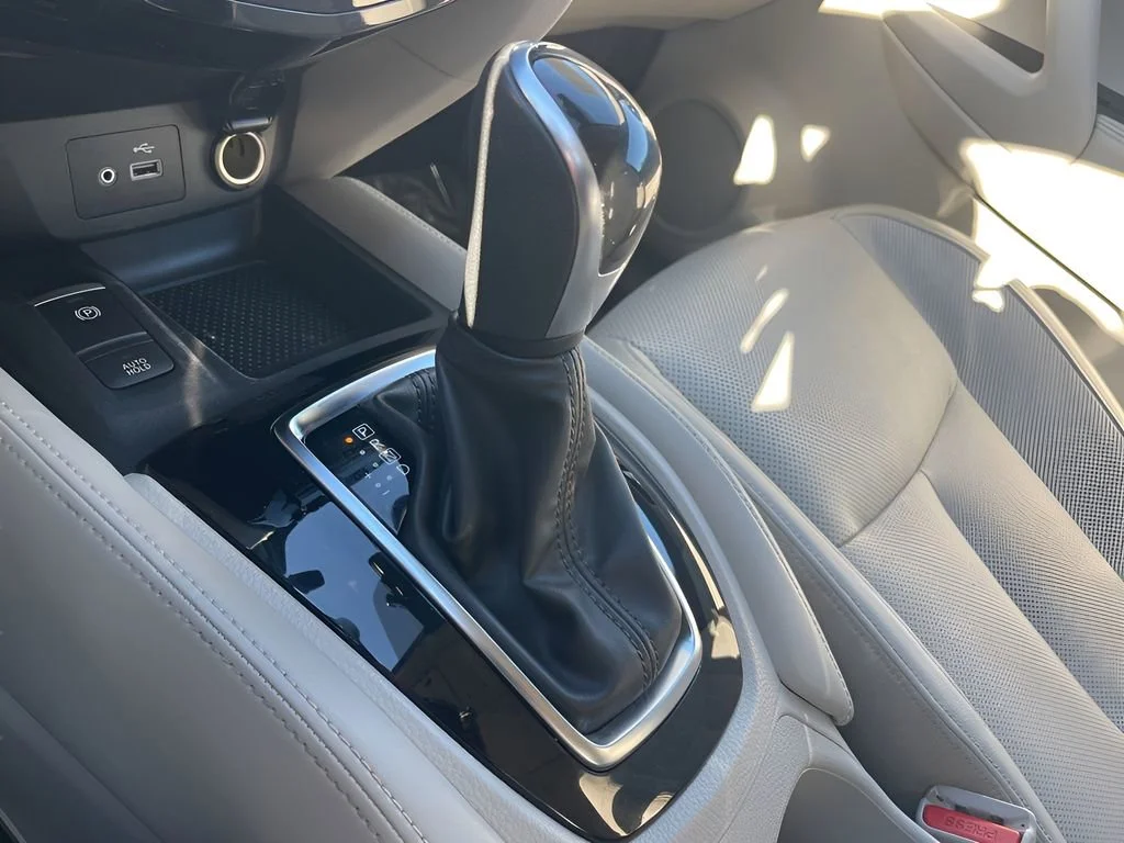 Used 2020 Blue Nissan SL image 20