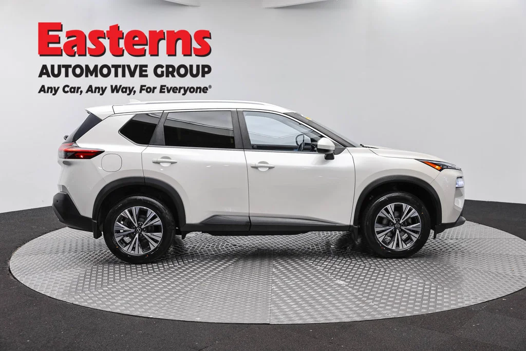 Used 2023 White Nissan SV image 4