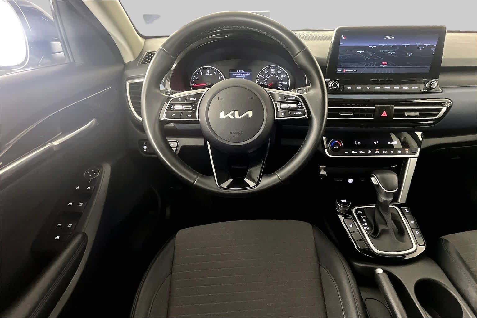 Used 2022 Gravity Gray Kia Nightfall image 5