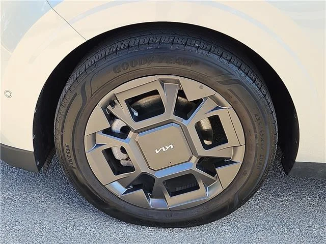 Used 2025 Ivory Silver KIA SX Passenger image 8