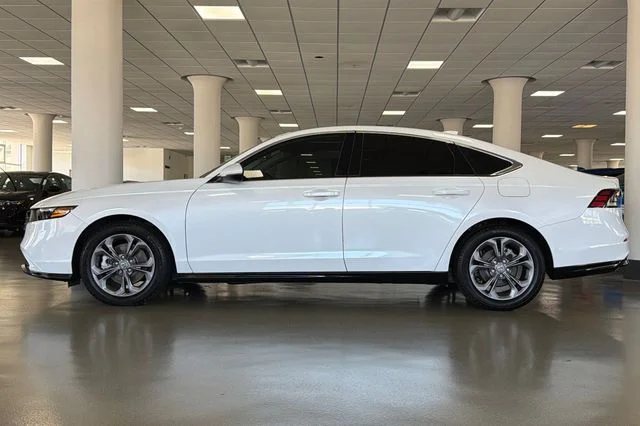 Certified Used 2023 Platinum White Pearl Honda EX-L image 11
