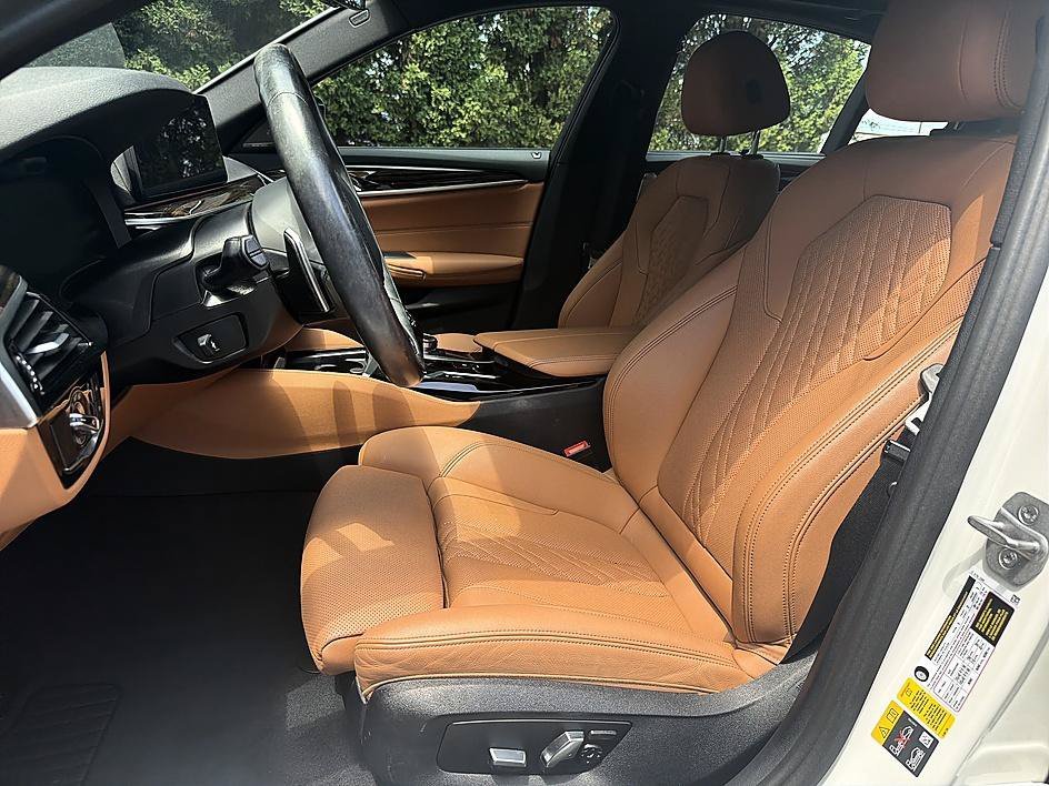 Used 2023 Alpine White BMW 530e xDrive image 11