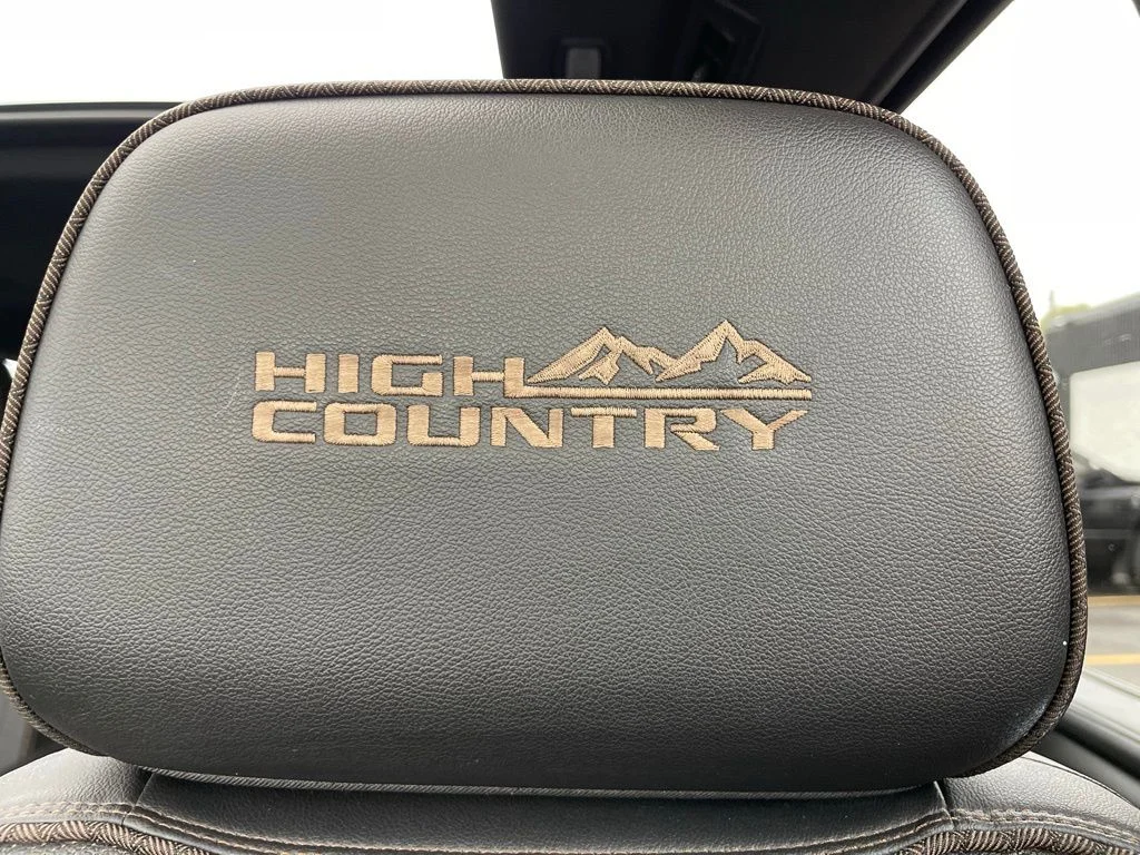 Used 2021  Chevrolet High Country image 61