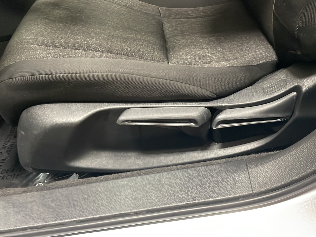 Used 2025 Silver Honda LX image 18