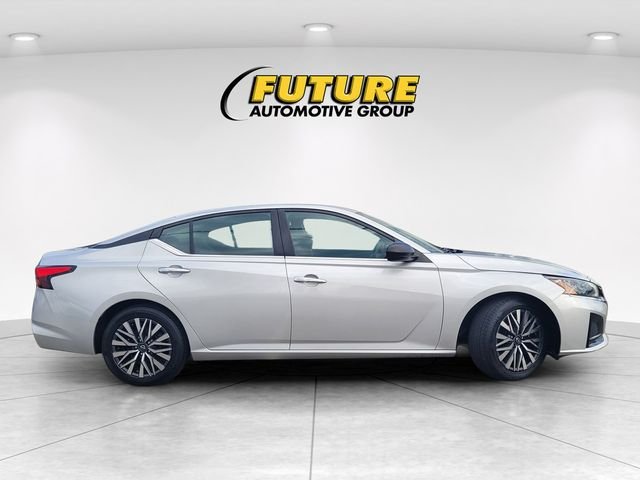 Used 2024 Silver Nissan 2.5 SV image 3