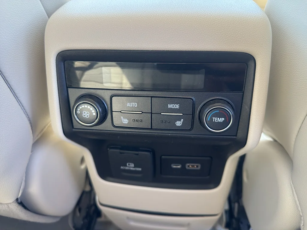 Used 2022 White Frost Tricoat GMC Denali image 21