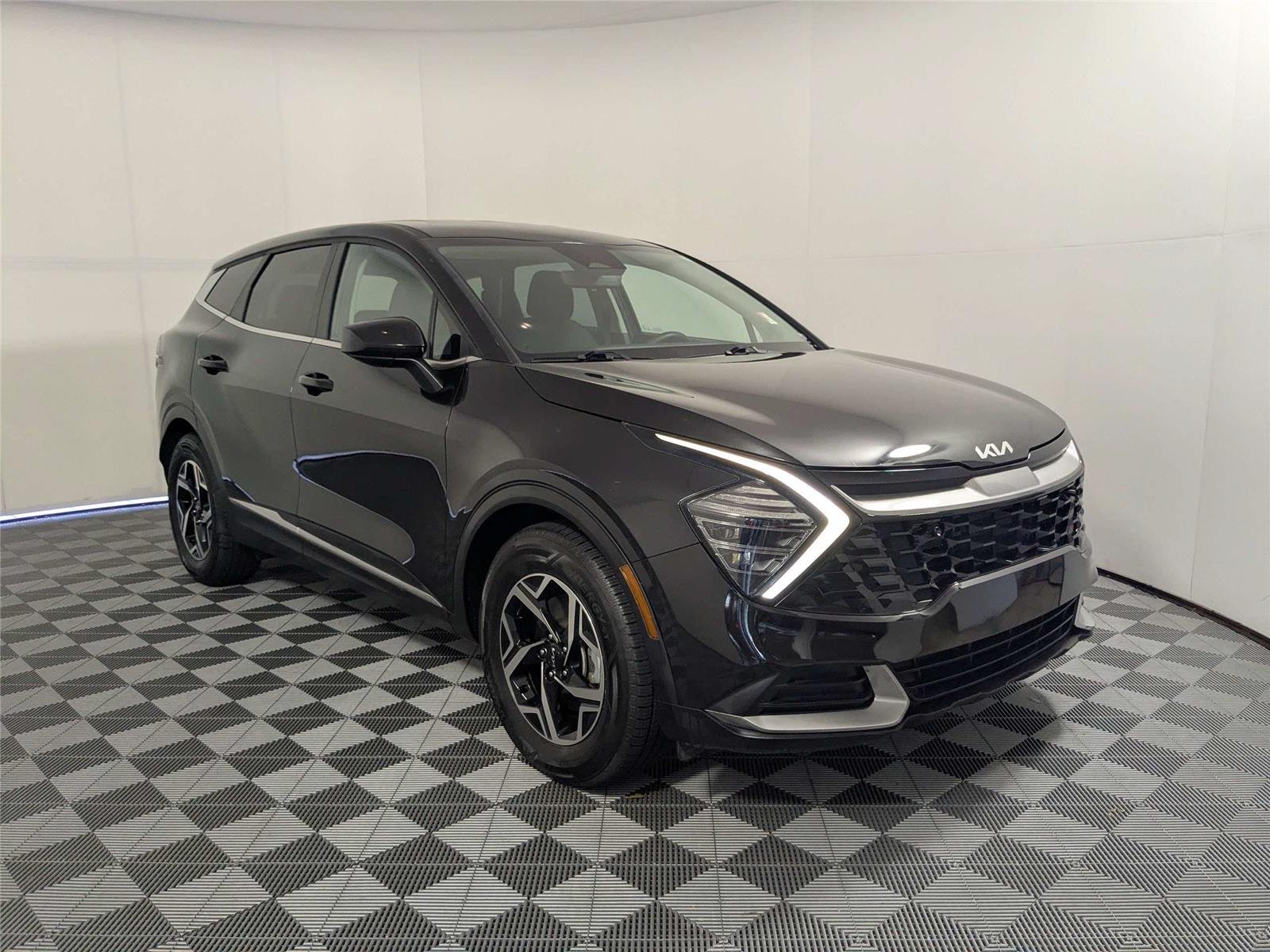 Used 2024 Fusion Black Kia LX image 3