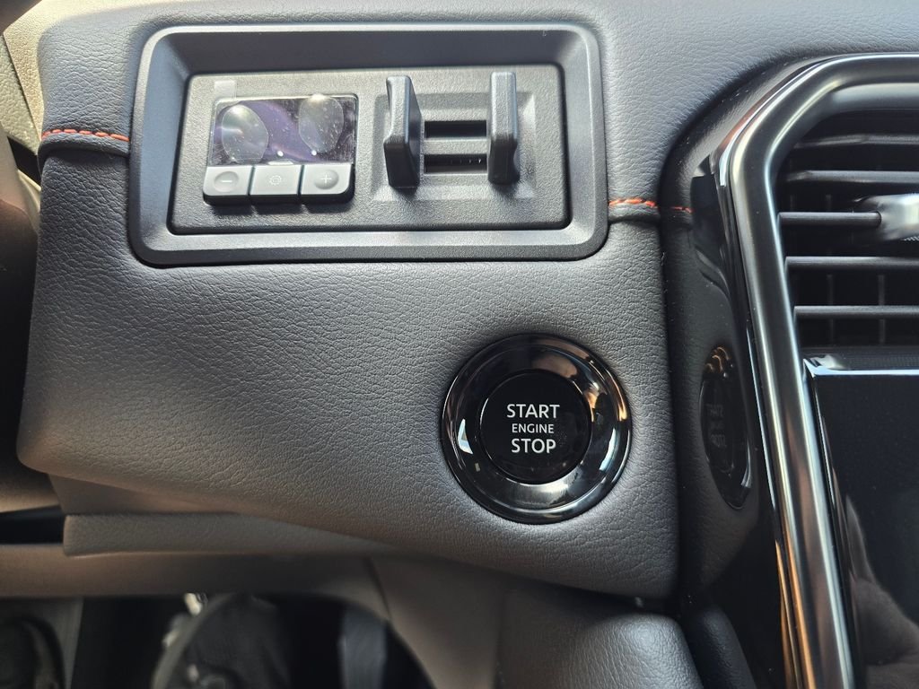 New 2026 Aspen White TriCoat / Super Black Two-tone Nissan PRO-4X® image 24