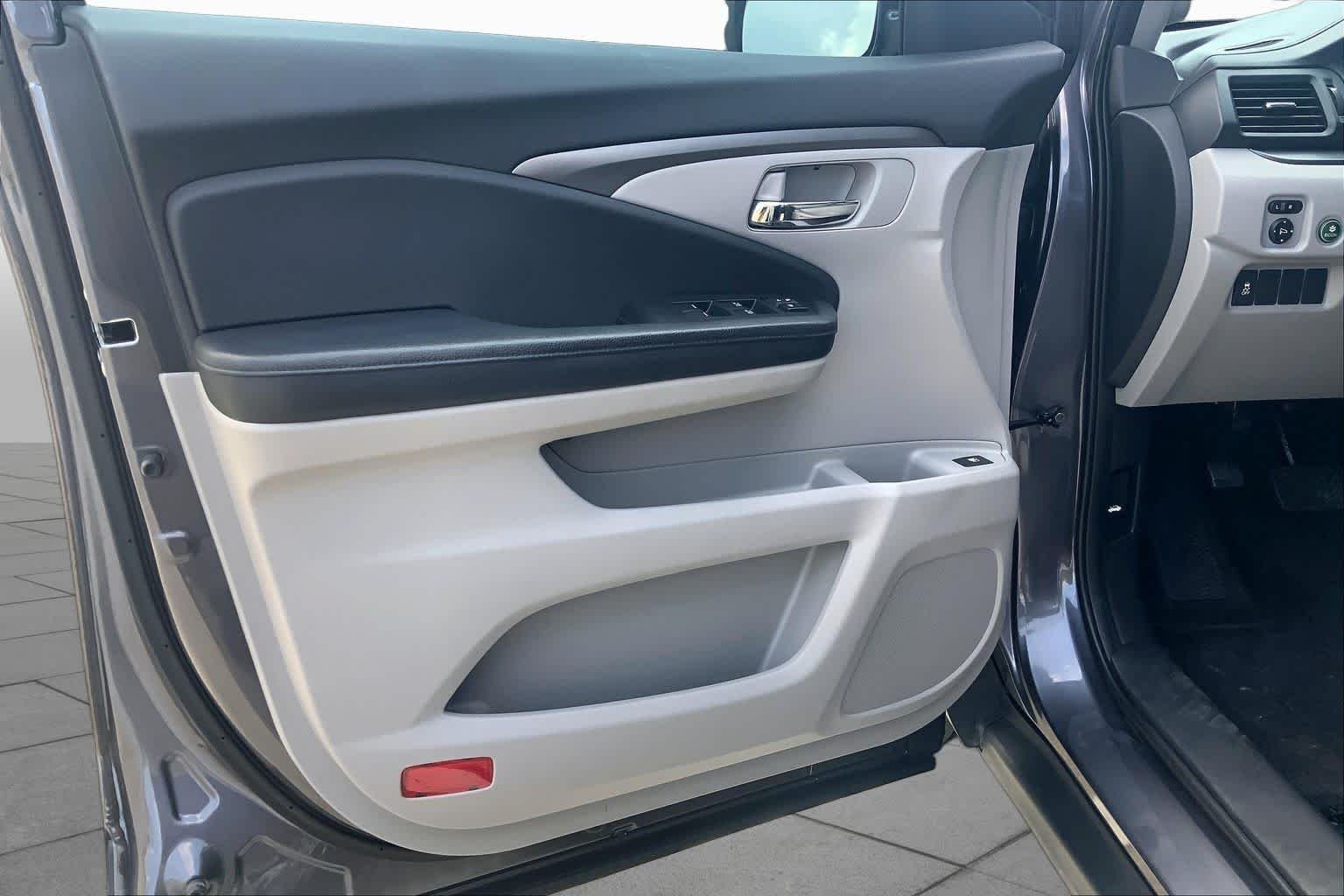 Used 2018 Modern Steel Metallic Honda EX image 21