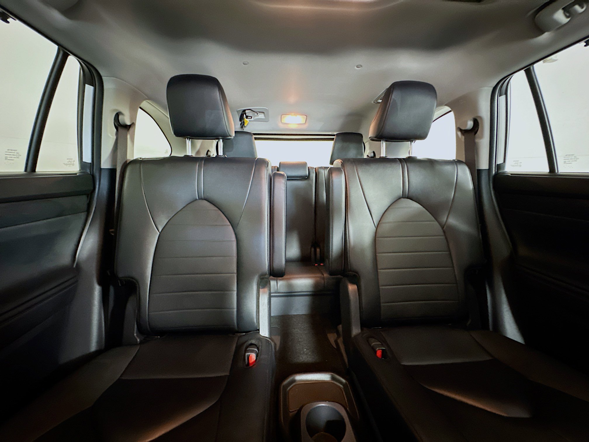 Certified Used 2025 Pearl Toyota XLE image 30