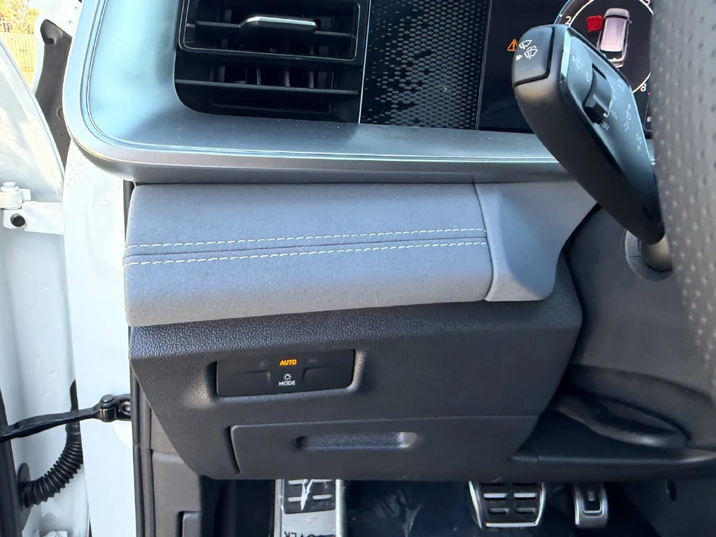 New 2026 Opal White w/Deep Black Roof Volkswagen SE R-Line Black image 19