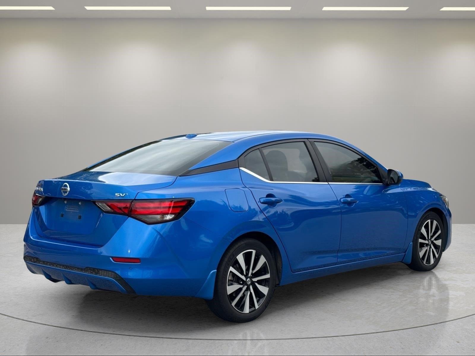 Used 2021 Electric Blue Metallic Nissan SV image 5