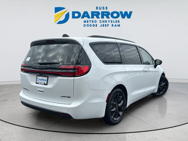 New 2026 Bright White Clear-Coat Exterior Paint Chrysler Limited image 6