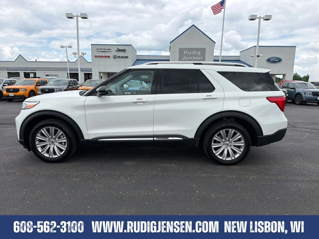 Used 2023 White Ford Limited image 3