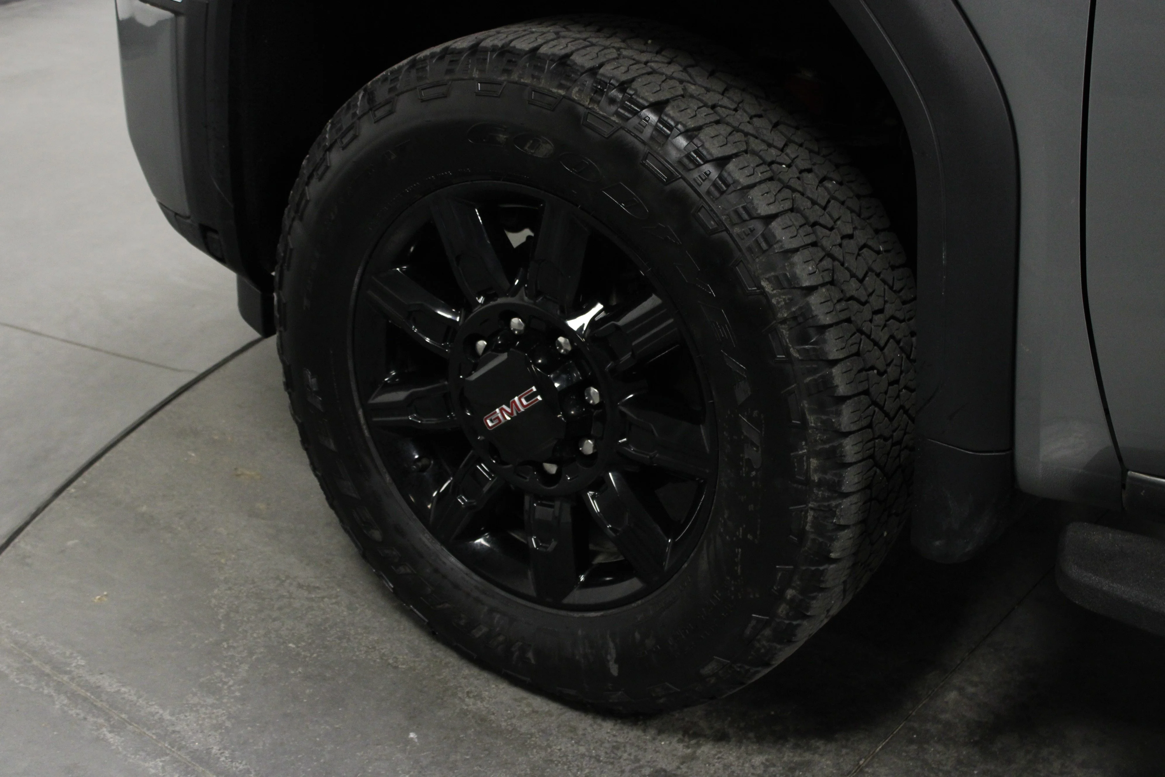 Used 2024 Sterling Metallic GMC AT4 image 10